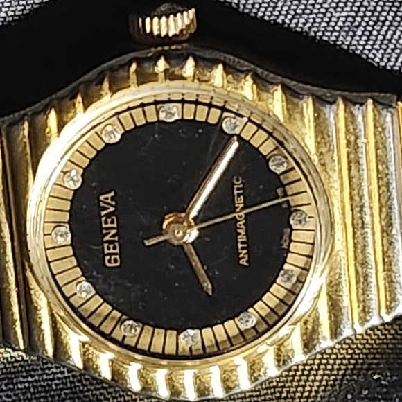 Vintage 50s or 60s Geneva Antimagnetic Ladies Watch - Picture 4 of 11